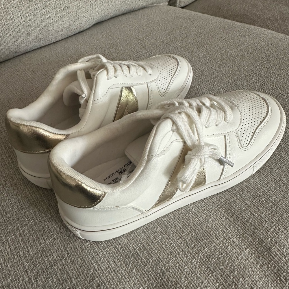 NWT Girls MIA White and Gold Sneakers